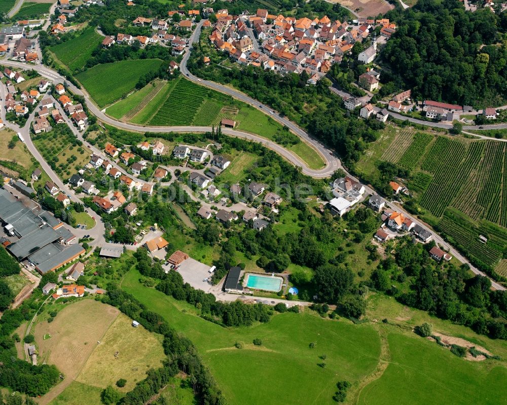 Löwenstein aus der Vogelperspektive: Von Wald umgebene Ortsansicht in Löwenstein im Bundesland Baden-Württemberg, Deutschland