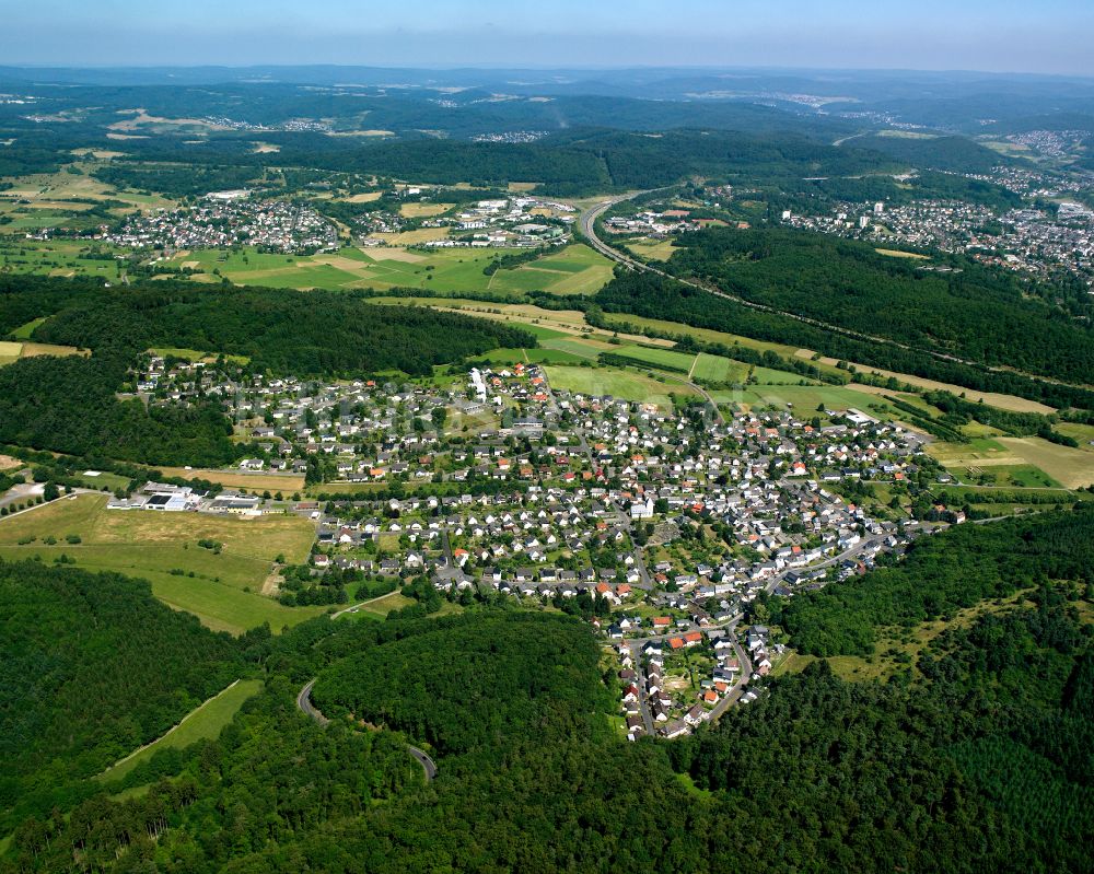 Luftaufnahme Merkenbach - Von Wald umgebene Ortsansicht in Merkenbach im Bundesland Hessen, Deutschland