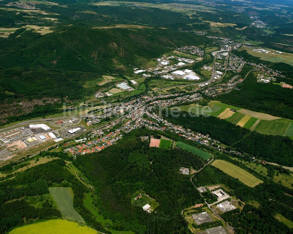 Nahbollenbach von oben - Von Wald umgebene Ortsansicht in Nahbollenbach im Bundesland Rheinland-Pfalz, Deutschland