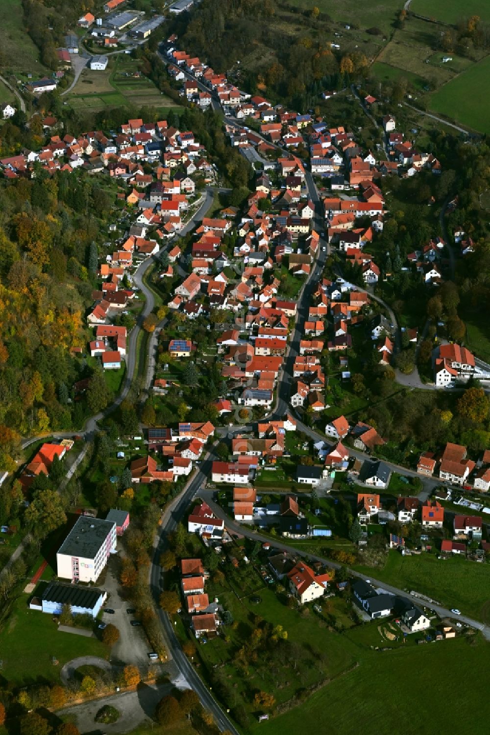 Luftbild Nazza - Von Wald umgebene Ortsansicht in Nazza im Bundesland Thüringen, Deutschland