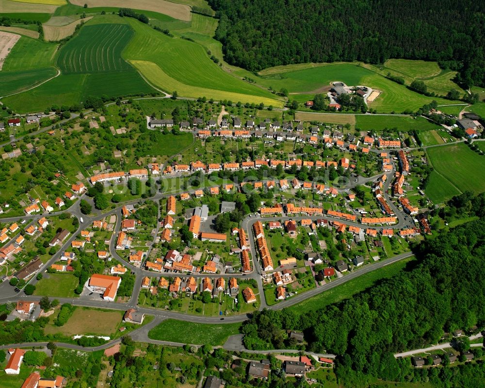 Luftaufnahme Nentershausen - Von Wald umgebene Ortsansicht in Nentershausen im Bundesland Hessen, Deutschland