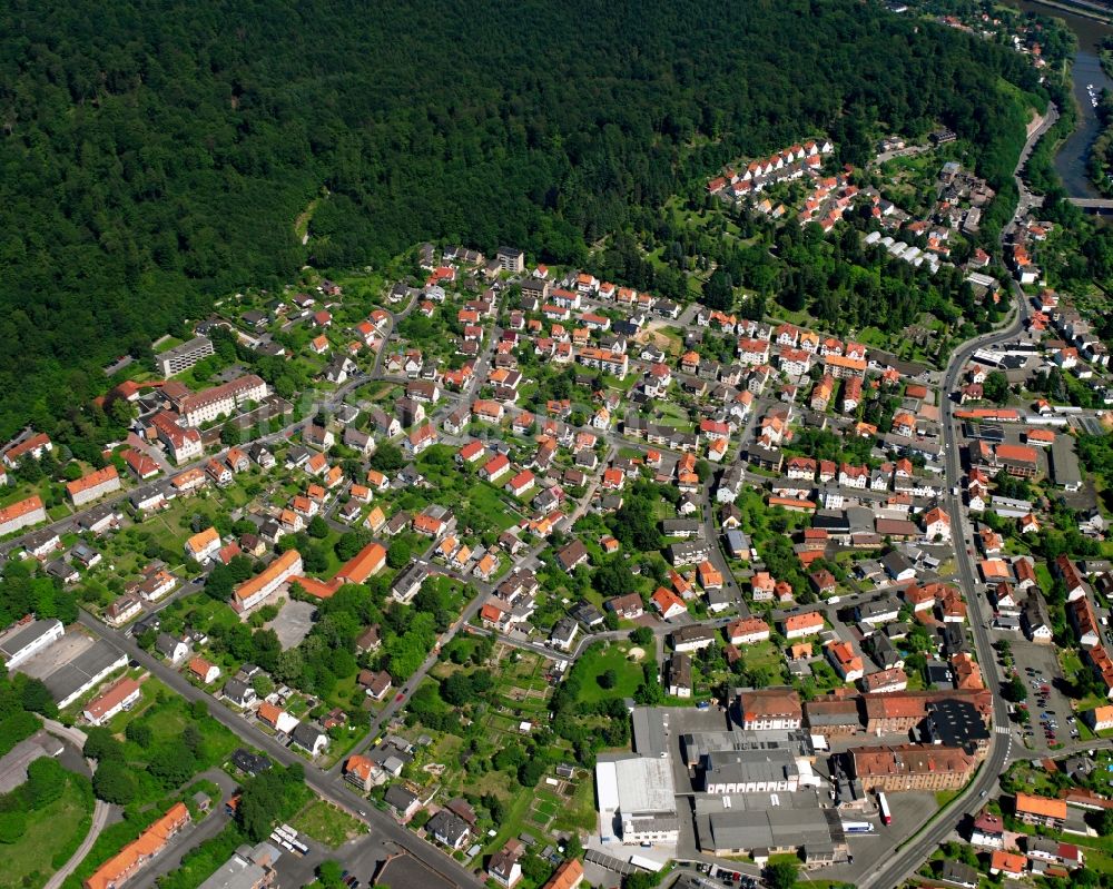 Neumünden aus der Vogelperspektive: Von Wald umgebene Ortsansicht in Neumünden im Bundesland Niedersachsen, Deutschland