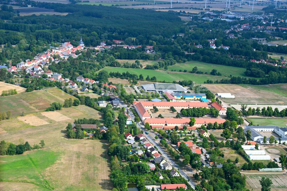 Luftaufnahme Neustadt (Dosse) - Von Wald umgebene Ortsansicht in Neustadt (Dosse) im Bundesland Brandenburg, Deutschland