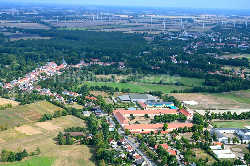 Neustadt (Dosse) von oben - Von Wald umgebene Ortsansicht in Neustadt (Dosse) im Bundesland Brandenburg, Deutschland