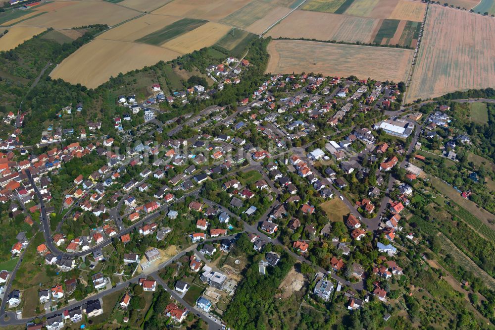 Oberdürrbach von oben - Von Wald umgebene Ortsansicht in Oberdürrbach im Bundesland Bayern, Deutschland