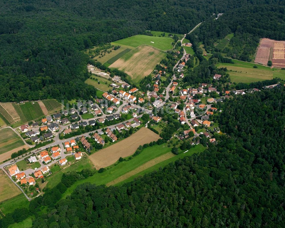 Obergruppenbach aus der Vogelperspektive: Von Wald umgebene Ortsansicht in Obergruppenbach im Bundesland Baden-Württemberg, Deutschland