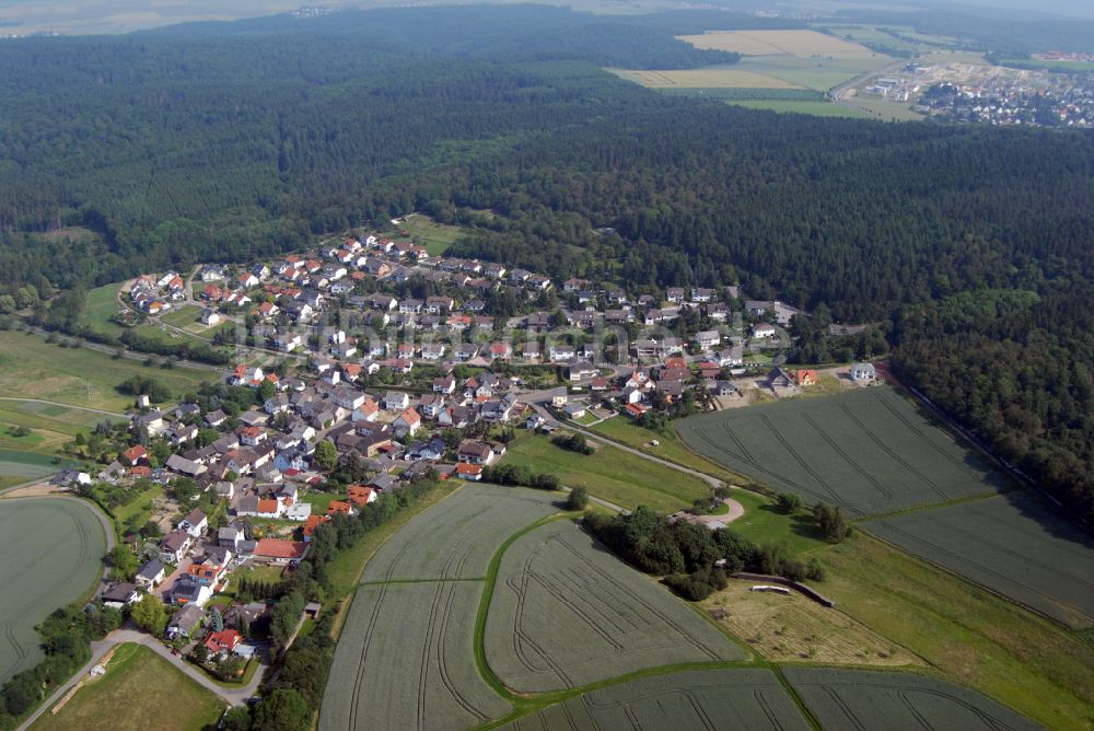 Oberlibbach aus der Vogelperspektive: Von Wald umgebene Ortsansicht in Oberlibbach im Bundesland Hessen, Deutschland