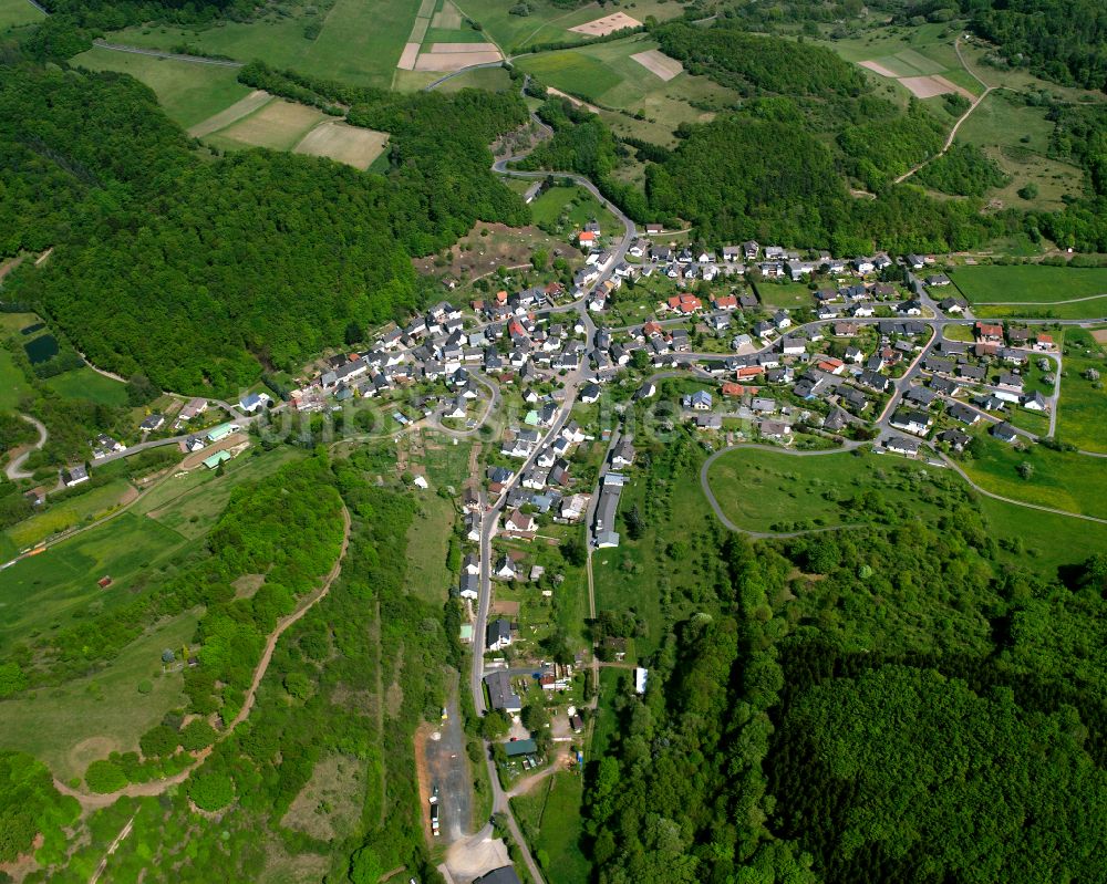 Oberndorf aus der Vogelperspektive: Von Wald umgebene Ortsansicht in Oberndorf im Bundesland Hessen, Deutschland