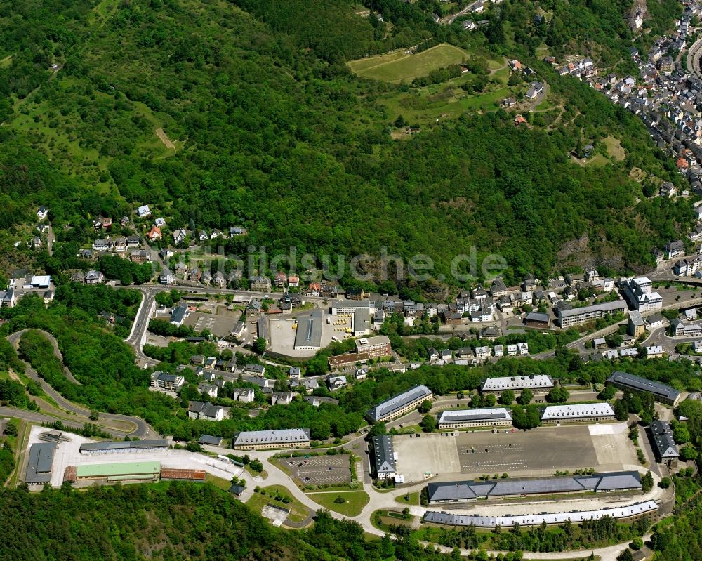 Oberstein aus der Vogelperspektive: Von Wald umgebene Ortsansicht in Oberstein im Bundesland Rheinland-Pfalz, Deutschland