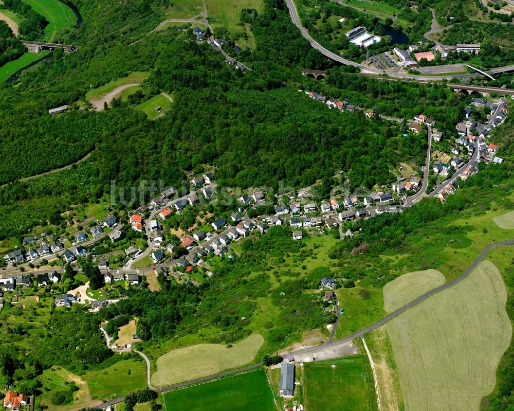 Luftaufnahme Oberstein - Von Wald umgebene Ortsansicht in Oberstein im Bundesland Rheinland-Pfalz, Deutschland