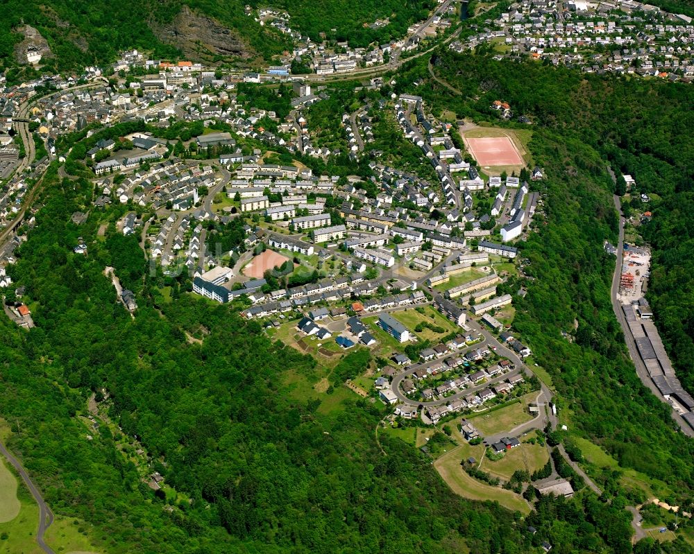 Oberstein von oben - Von Wald umgebene Ortsansicht in Oberstein im Bundesland Rheinland-Pfalz, Deutschland