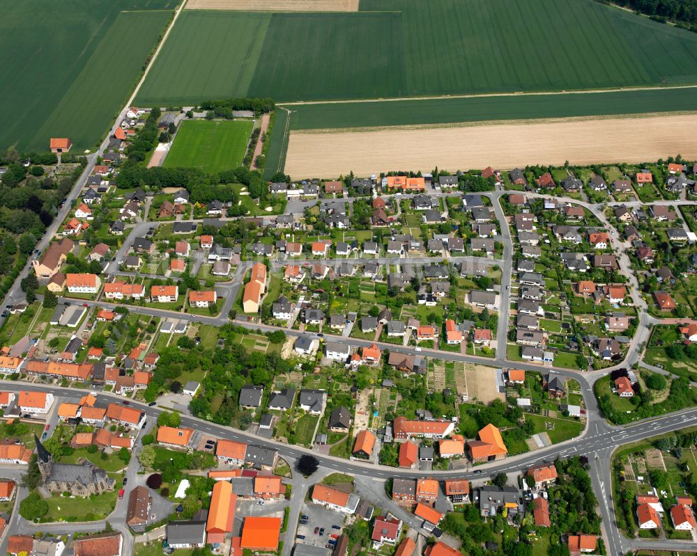 Luftbild Othfresen - Von Wald umgebene Ortsansicht in Othfresen im Bundesland Niedersachsen, Deutschland