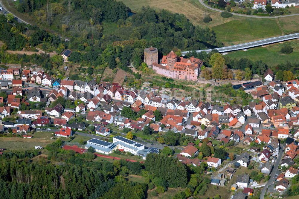 Rieneck aus der Vogelperspektive: Von Wald umgebene Ortsansicht in Rieneck im Bundesland Bayern, Deutschland