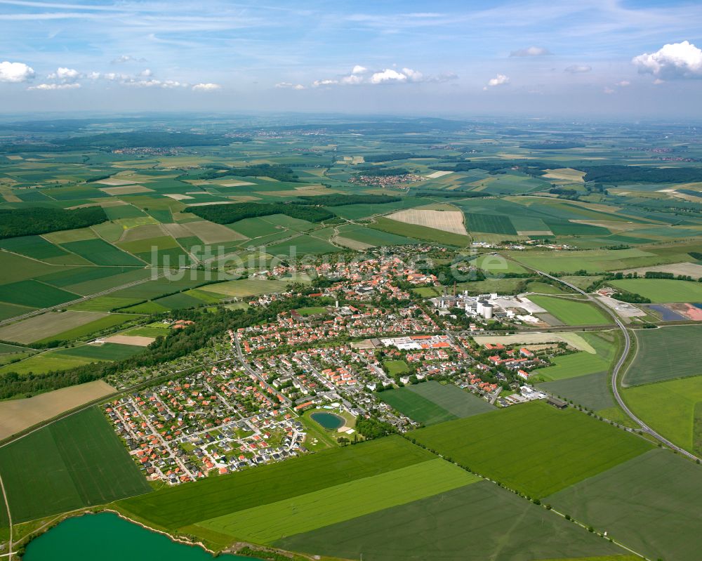 Luftaufnahme Schladen - Von Wald umgebene Ortsansicht in Schladen im Bundesland Niedersachsen, Deutschland