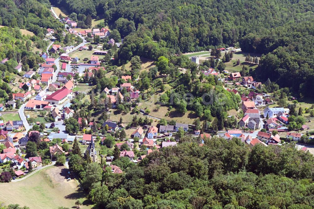 Tautenburg aus der Vogelperspektive: Von Wald umgebene Ortsansicht in Tautenburg im Bundesland Thüringen, Deutschland