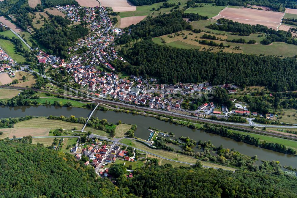 Wernfeld aus der Vogelperspektive: Von Wald umgebene Ortsansicht in Wernfeld im Bundesland Bayern, Deutschland