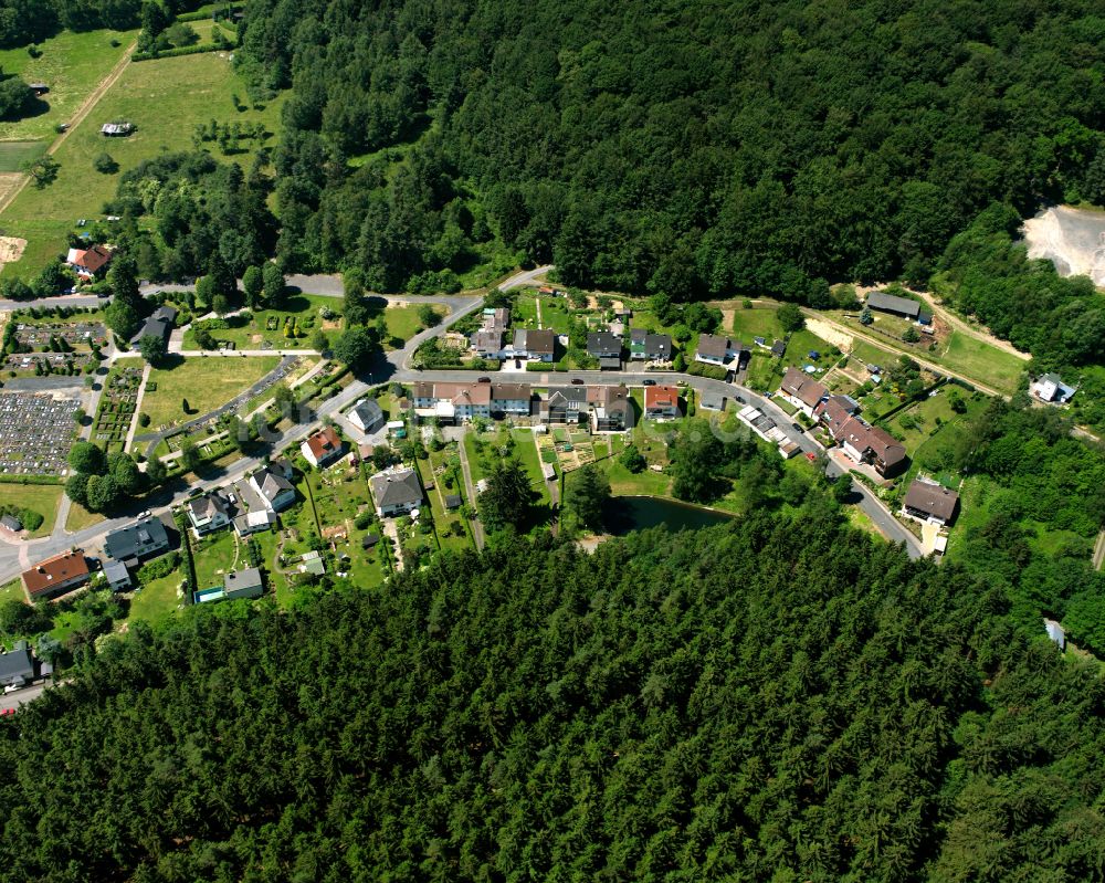 Luftaufnahme Wissenbach - Von Wald umgebene Ortsansicht in Wissenbach im Bundesland Hessen, Deutschland