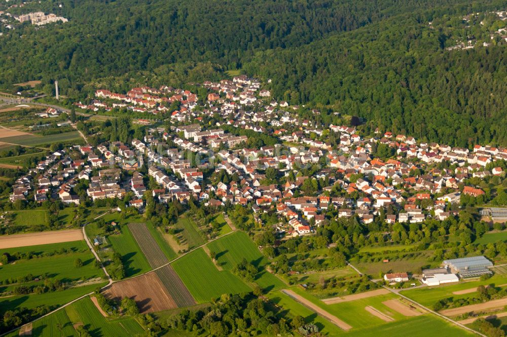 Luftbild Wolfartsweier - Von Wald umgebene Ortsansicht in Wolfartsweier im Bundesland Baden-Württemberg, Deutschland