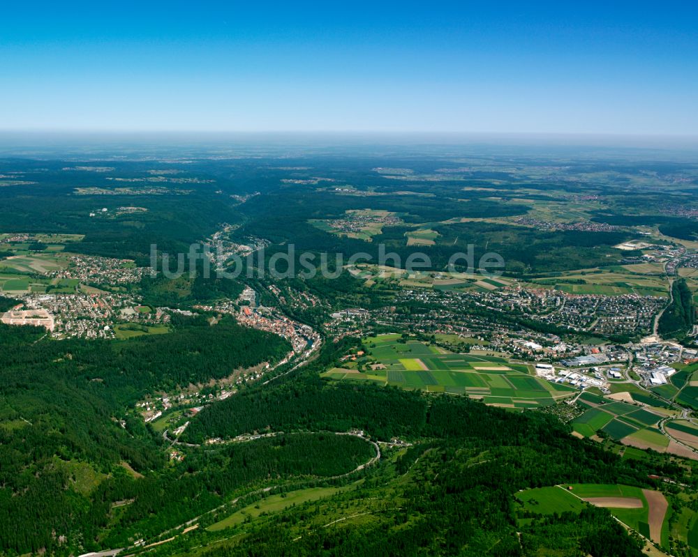 Luftaufnahme Alzenberg - Von Waldflächen umsäumtes Stadtgebiet in Alzenberg im Bundesland Baden-Württemberg, Deutschland