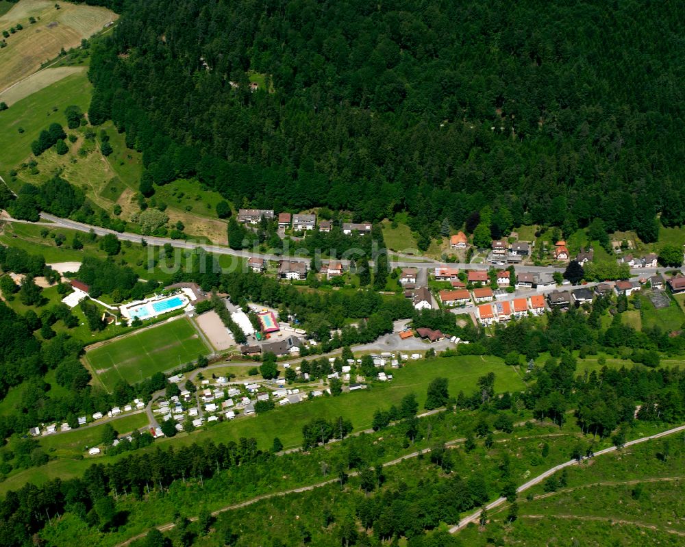 Luftbild Bad Herrenalb - Von Waldflächen umsäumtes Stadtgebiet in Bad Herrenalb im Bundesland Baden-Württemberg, Deutschland