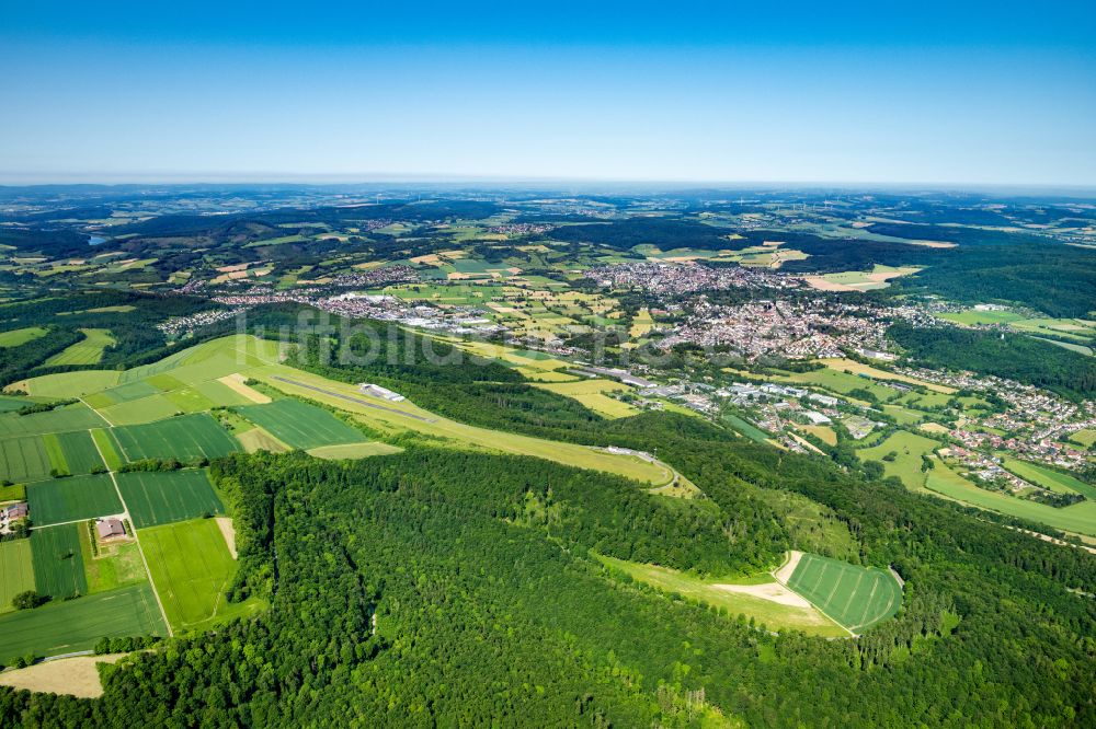 Luftbild Bad Pyrmont - Von Waldflächen umsäumtes Stadtgebiet in Bad Pyrmont im Bundesland Niedersachsen, Deutschland