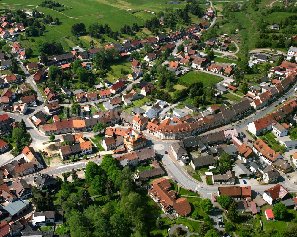 Luftaufnahme Benneckenstein (Harz) - Von Waldflächen umsäumtes Stadtgebiet in Benneckenstein (Harz) im Bundesland Sachsen-Anhalt, Deutschland