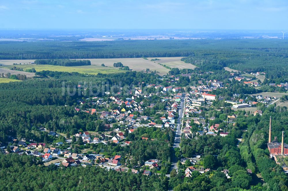 Luftaufnahme Crinitz - Von Waldflächen umsäumtes Stadtgebiet in Crinitz im Bundesland Brandenburg, Deutschland