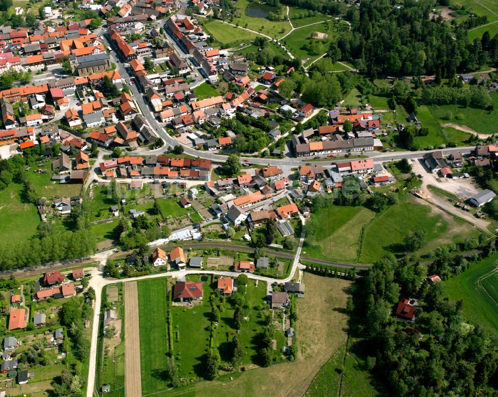 Luftbild Hasselfelde - Von Waldflächen umsäumtes Stadtgebiet in Hasselfelde im Bundesland Sachsen-Anhalt, Deutschland