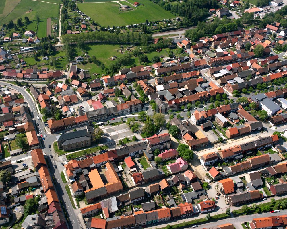 Luftaufnahme Hasselfelde - Von Waldflächen umsäumtes Stadtgebiet in Hasselfelde im Bundesland Sachsen-Anhalt, Deutschland