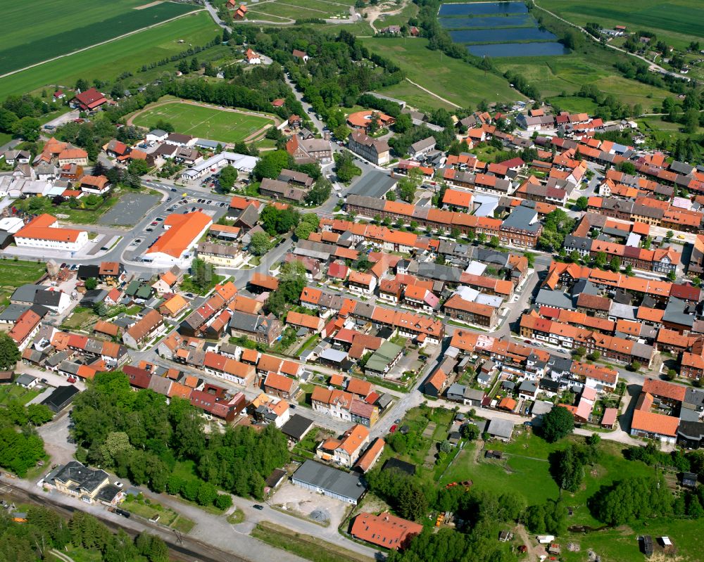 Hasselfelde aus der Vogelperspektive: Von Waldflächen umsäumtes Stadtgebiet in Hasselfelde im Bundesland Sachsen-Anhalt, Deutschland