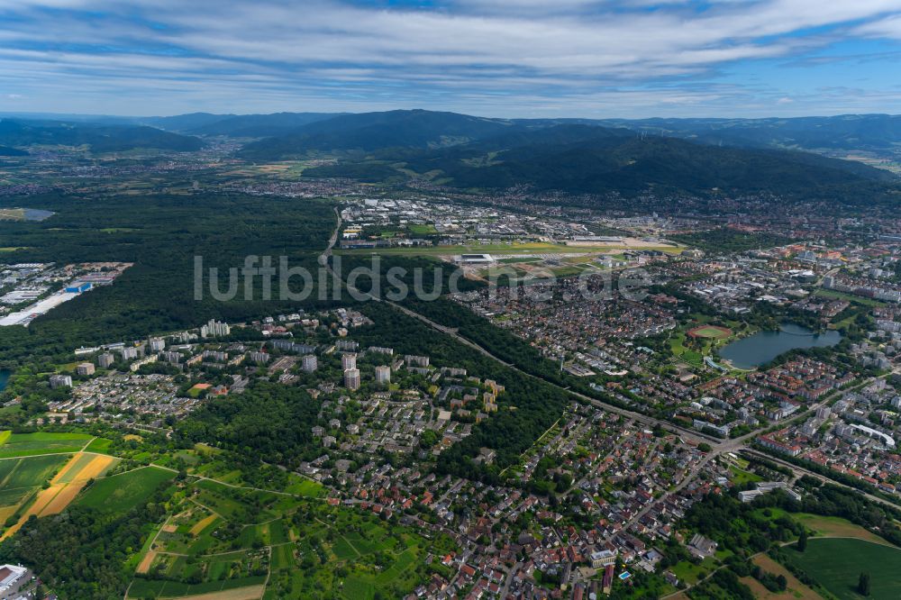 Luftbild Landwasser - Von Waldflächen umsäumtes Stadtgebiet in Landwasser im Bundesland Baden-Württemberg, Deutschland