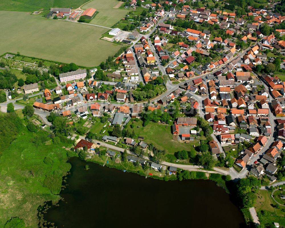 Stiege aus der Vogelperspektive: Von Waldflächen umsäumtes Stadtgebiet in Stiege im Bundesland Sachsen-Anhalt, Deutschland