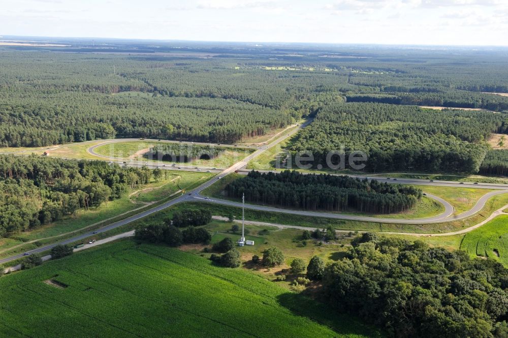 Kremmen aus der Vogelperspektive: Vorbereitungen für den Ausbau des Autobahnanschlußstelle AS Kremmen am Autobahndreieck Havelland im Bundesland Brandenburg