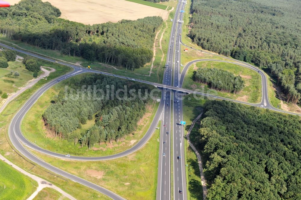 Kremmen aus der Vogelperspektive: Vorbereitungen für den Ausbau des Autobahnanschlußstelle AS Kremmen am Autobahndreieck Havelland im Bundesland Brandenburg