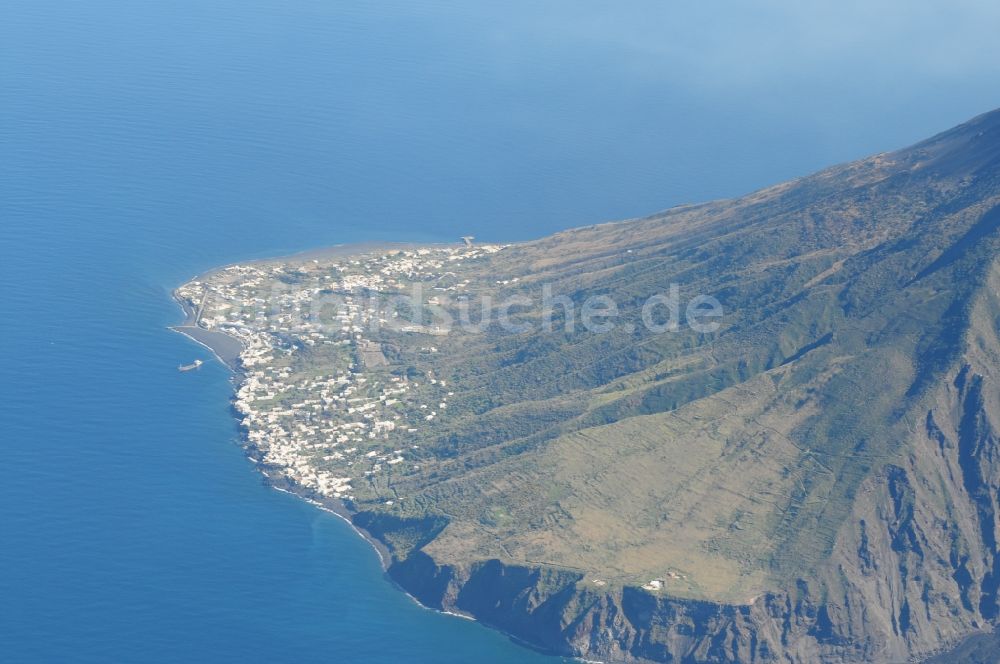 Luftbild Lipari - Vulkan- Insel Stromboli im Tyrrhenischen Meer in der Gemeinde Lipari in der Provinz Messina in Italien