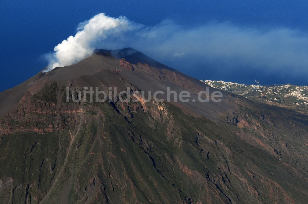 Luftbild Lipari - Vulkan- Insel Stromboli im Tyrrhenischen Meer in der Gemeinde Lipari in der Provinz Messina in Italien