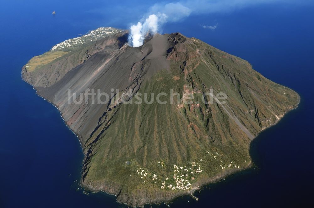 Lipari von oben - Vulkan- Insel Stromboli im Tyrrhenischen Meer in der Gemeinde Lipari in der Provinz Messina in Italien