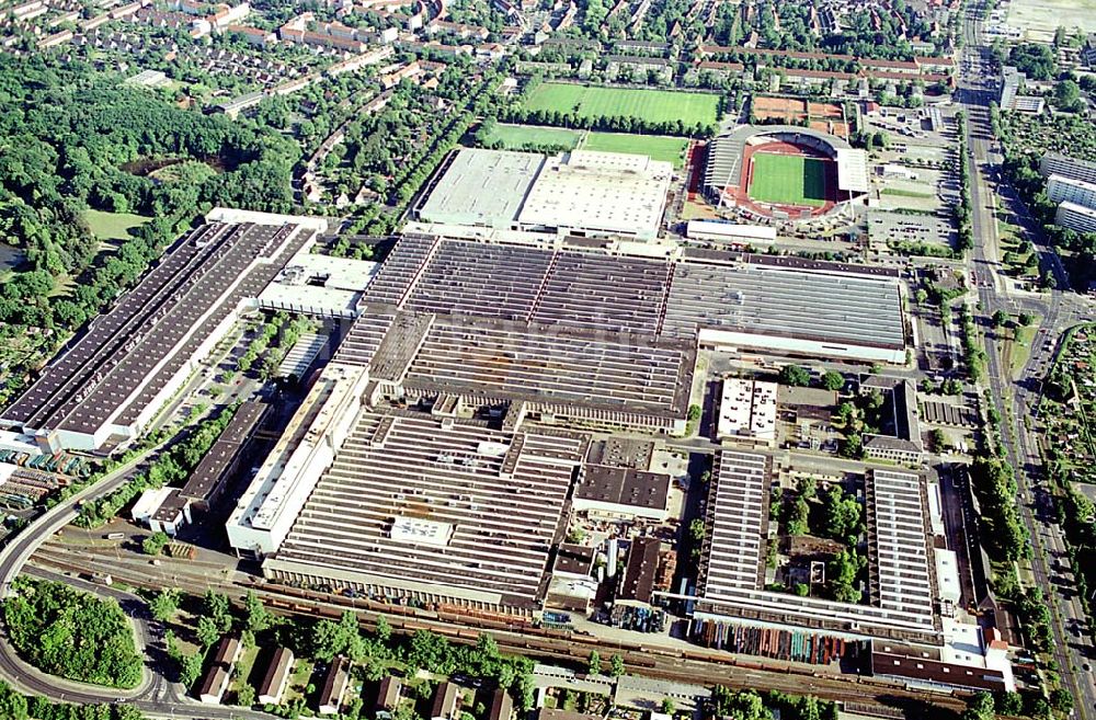 Luftaufnahme Braunschweig - VW- Werk in Braunschweig am Stadion im Norden der Stadt. Datum: 30.05.2003