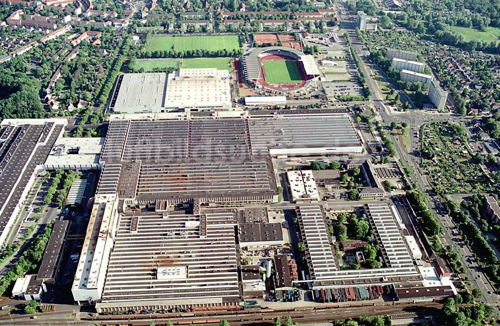 Braunschweig von oben - VW- Werk in Braunschweig am Stadion im Norden der Stadt. Datum: 30.05.2003