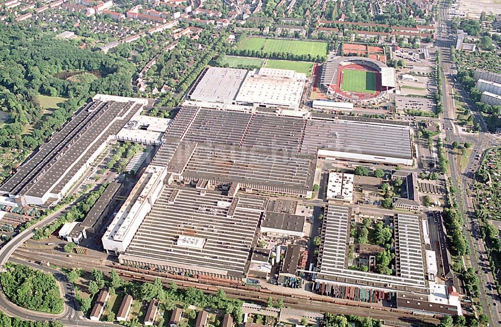 Braunschweig aus der Vogelperspektive: VW- Werk in Braunschweig am Stadion im Norden der Stadt. Datum: 30.05.2003