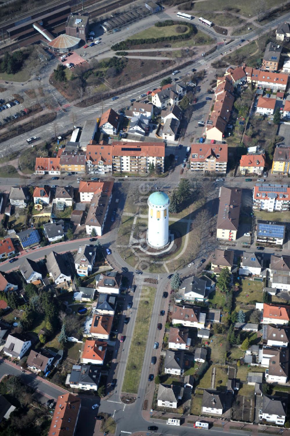 Hockenheim von oben - Wahrzeichen Wasserturm in Hockenheim in Baden-Württemberg