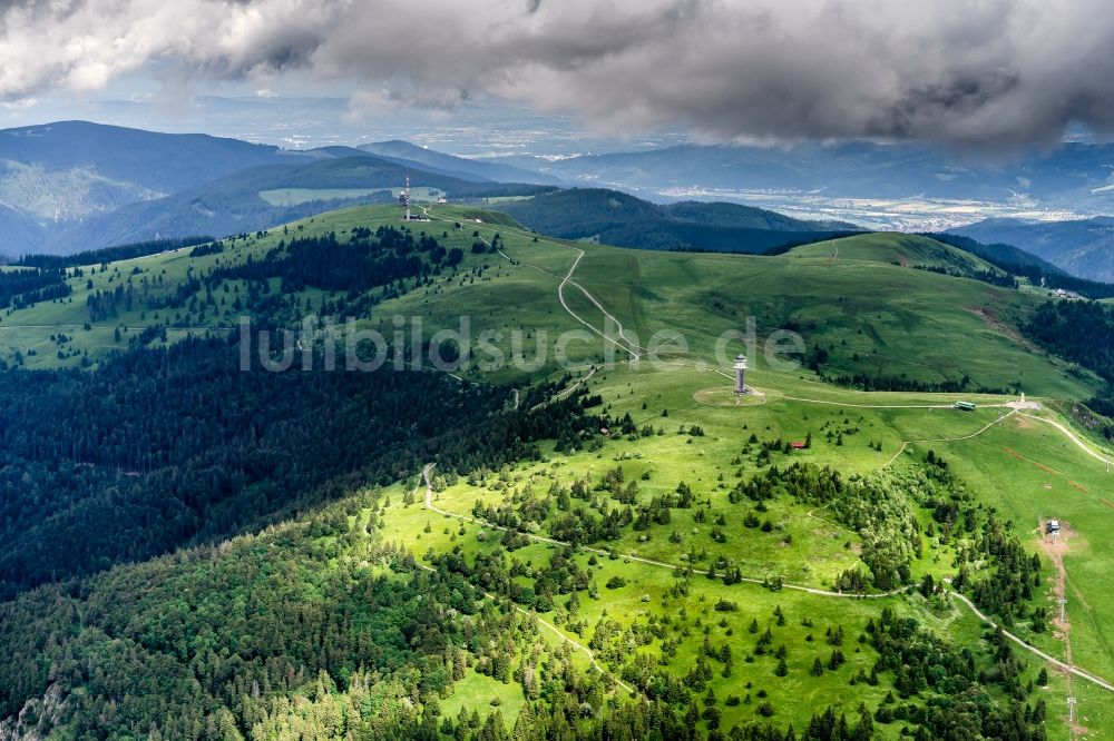 Luftbild Feldberg (Schwarzwald) - Wald und Berglandschaft am Feldberg im Schwarzwald im Bundesland Baden-Württemberg