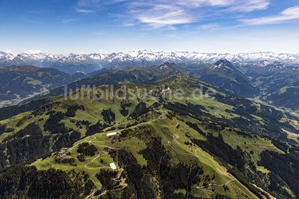 Kitzbuhel Von Oben Wald Und Berglandschaft Kitzbuheler Alpen In Kirchberg In Tirol In Tirol Osterreich