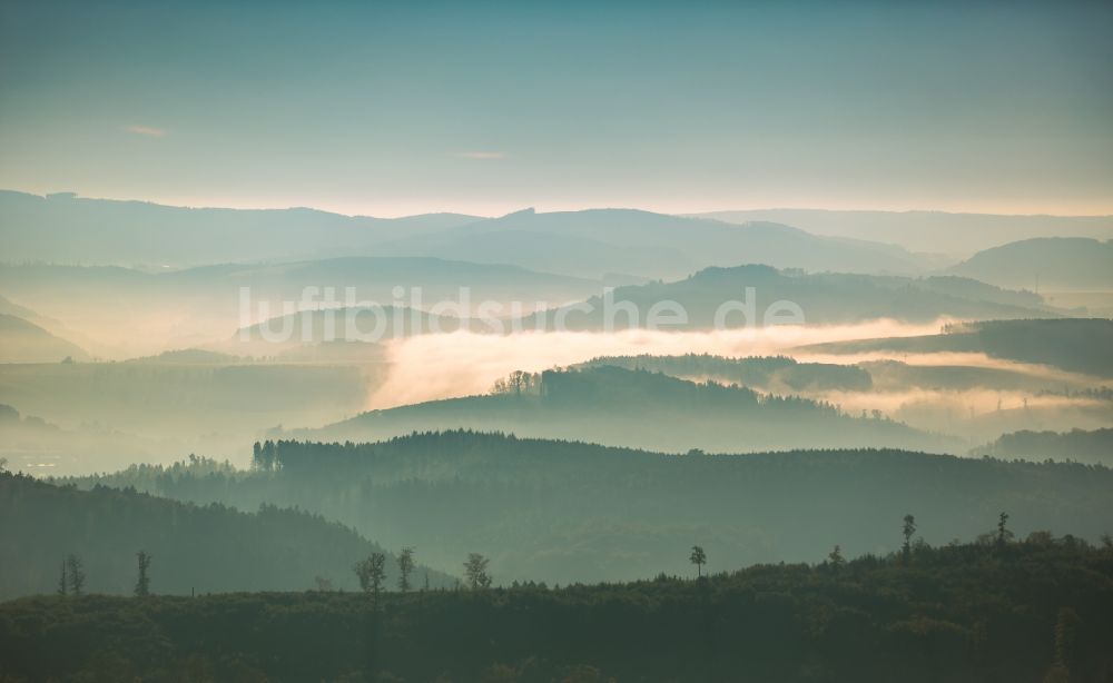 Luftbild Meschede - Wald und Berglandschaft in Meschede im Bundesland Nordrhein-Westfalen