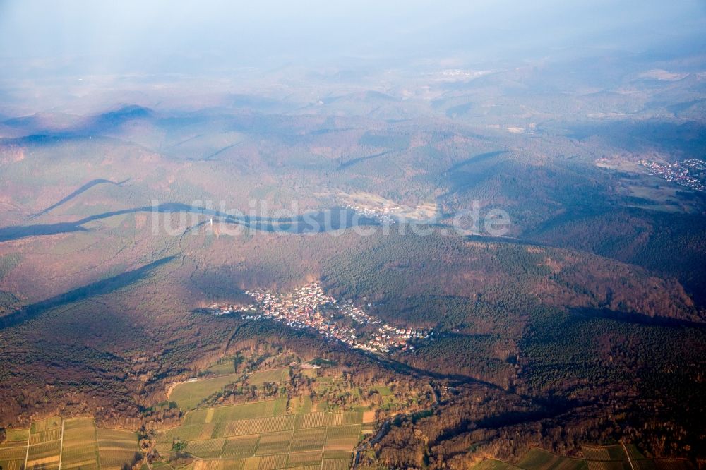 Luftaufnahme Dörrenbach - Wald und Berglandschaft des südlichen Pfälzerwald in Dörrenbach im Bundesland Rheinland-Pfalz