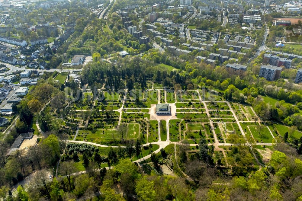 Velbert aus der Vogelperspektive: Waldfriedhof in Velbert im Bundesland Nordrhein-Westfalen