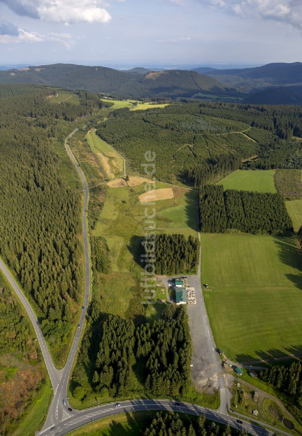 Luftaufnahme Winterberg - Waldgebiet bei Winterberg im Bundesland Nordrhein-Westfalen