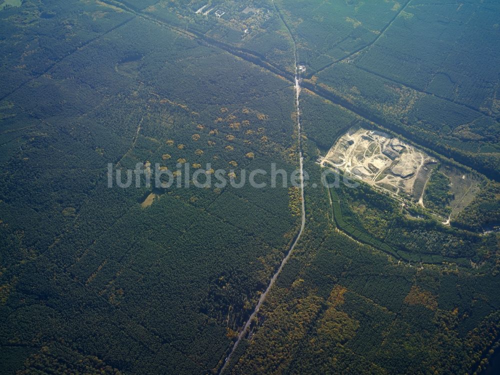 Luftbild Potsdam - Waldgebiet und Kiesabbaugelände in Potsdam im Bundesland Brandenburg