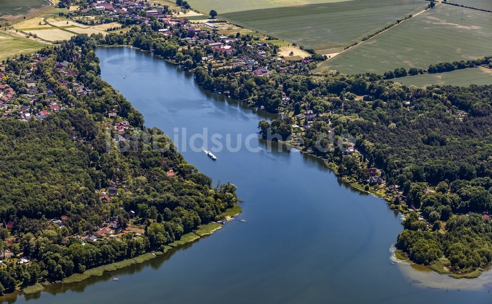 Luftbild Neuruppin - Waldgebiete am Ost- Ufer des Ruppiner See im Ortsteil Gildenhall in Neuruppin im Bundesland Brandenburg