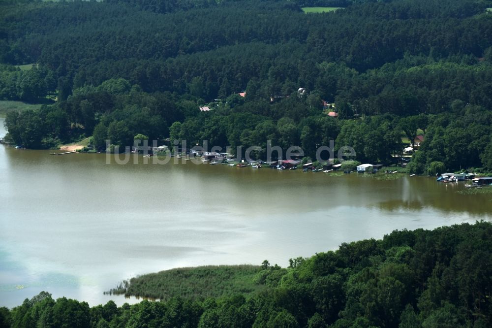 Luftaufnahme Wittstock/Dosse - Waldgebiete am Ufer des Langhagensees in Wittstock/Dosse im Bundesland Brandenburg